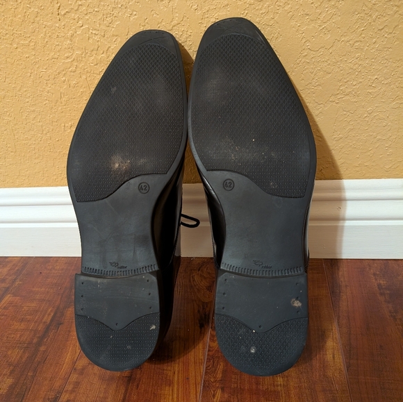 Shoes - Picture 2 of 7